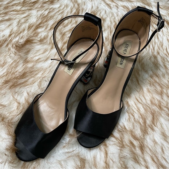 Steve Madden Delilah satin, embroidered heel - Picture 3 of 10